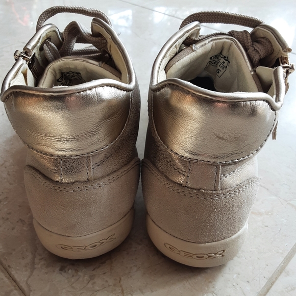 GEOX RESPIRA BLOMIEE BEIGE / GOLD ZIPPERED HI TOP SNEAKERS US 5 - Picture 3 of 16